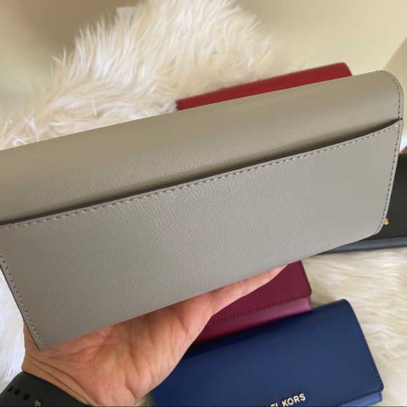 Michael Kors large carryall wallet clutch - Picture 12 of 12